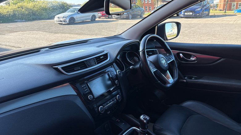 Nissan Qashqai 1.3 DiG-T Tekna 5dr Petrol Hatchback